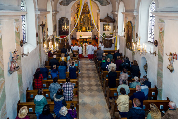 Thumbnail: _JA 24226 Erntedank in Hohenried, Kirche, Messe.jpg